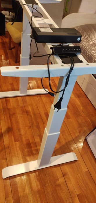 Ергономично електрическо бюро с два мотора