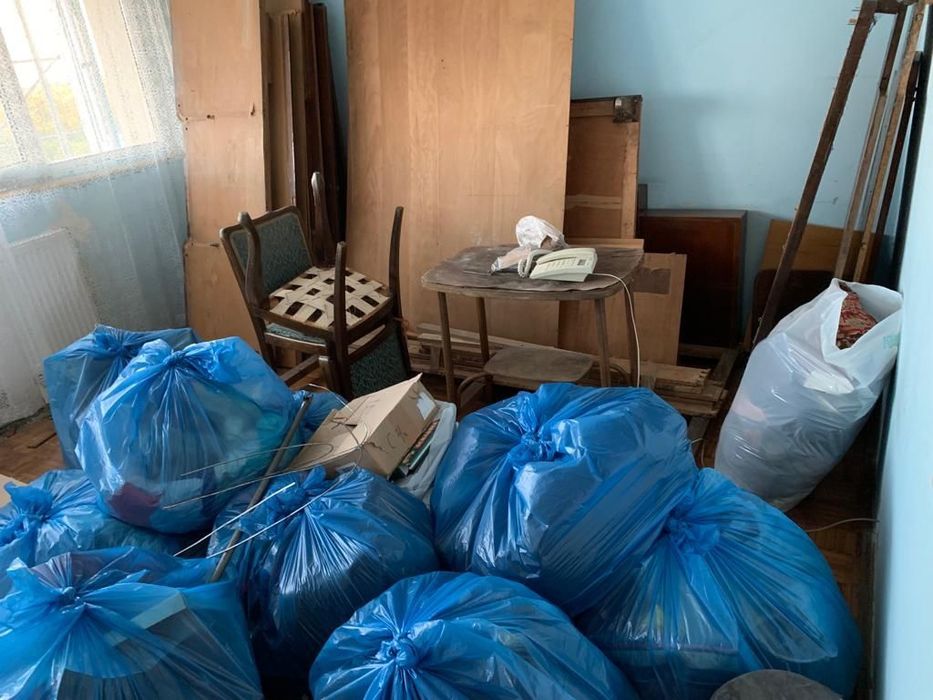 Transport moloz Evacuare moloz Debarasare apartamente Evacuare mobila