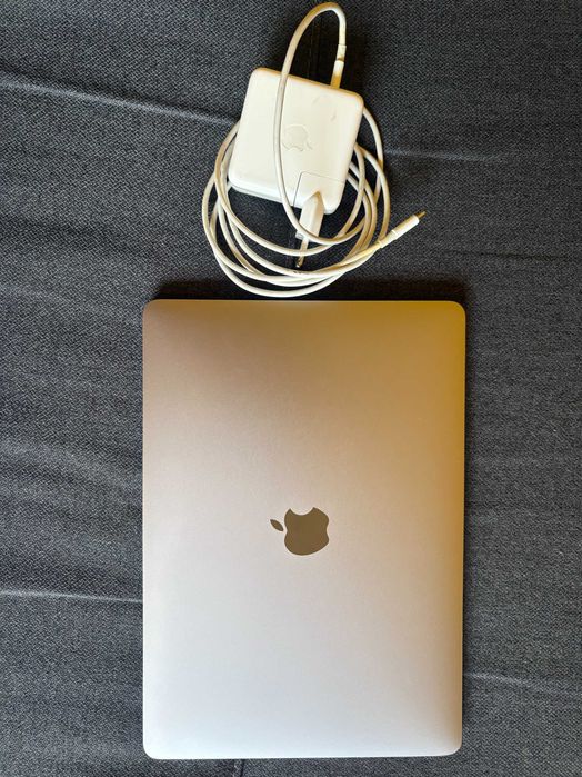 MacBook Pro (13 inchi, 2017), 8GB, I5 2.9 GHz