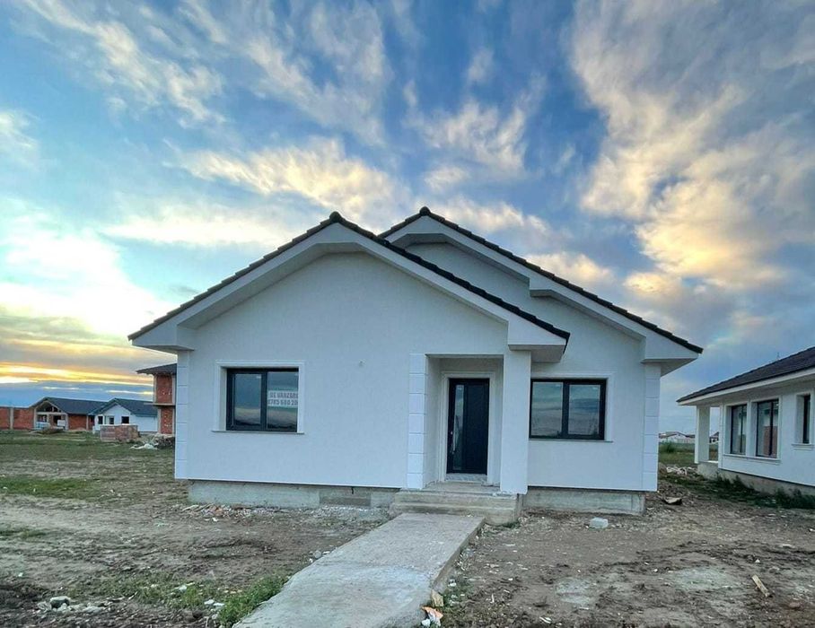 Vand casa cu 3 camere in Santandrei