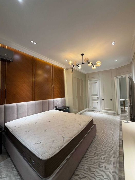 Продаётся квартира  ПОПУГАЙЧИКИ  ул. Чехова (ориентир: кафе Анор)