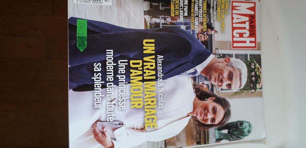 Списания  'Paris Match'  и 'Avantages'