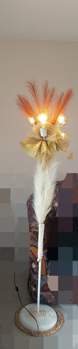 Стояща подова лампа