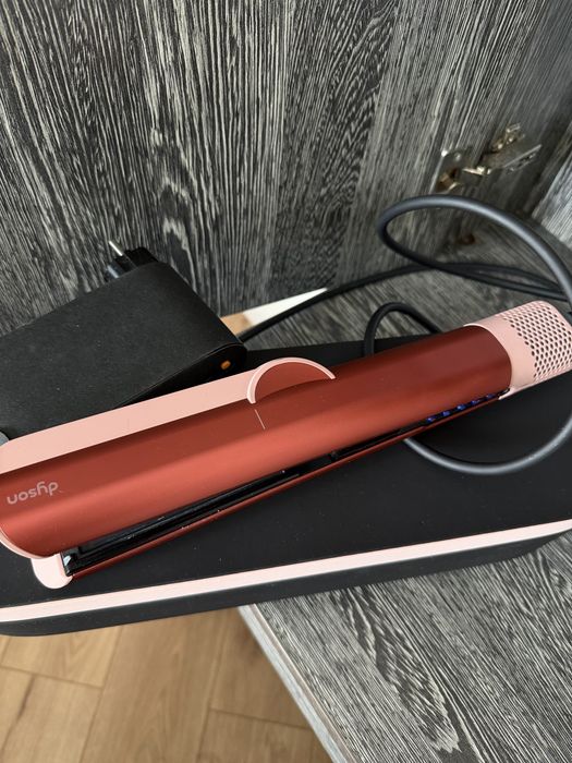 Выпрямитель Dyson Airstrait в оригинале