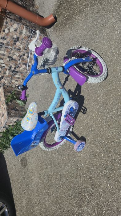 Bicicleta cu roti ajutătoare pentru copii