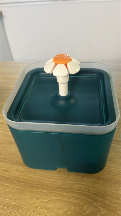 dispenser/fântână de apă pentru animale (pisici/câini mici)