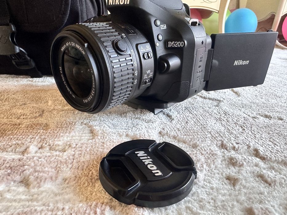 Nikon D5200 SLR cu obiectiv Nikkor 18-55mm ca NOU!