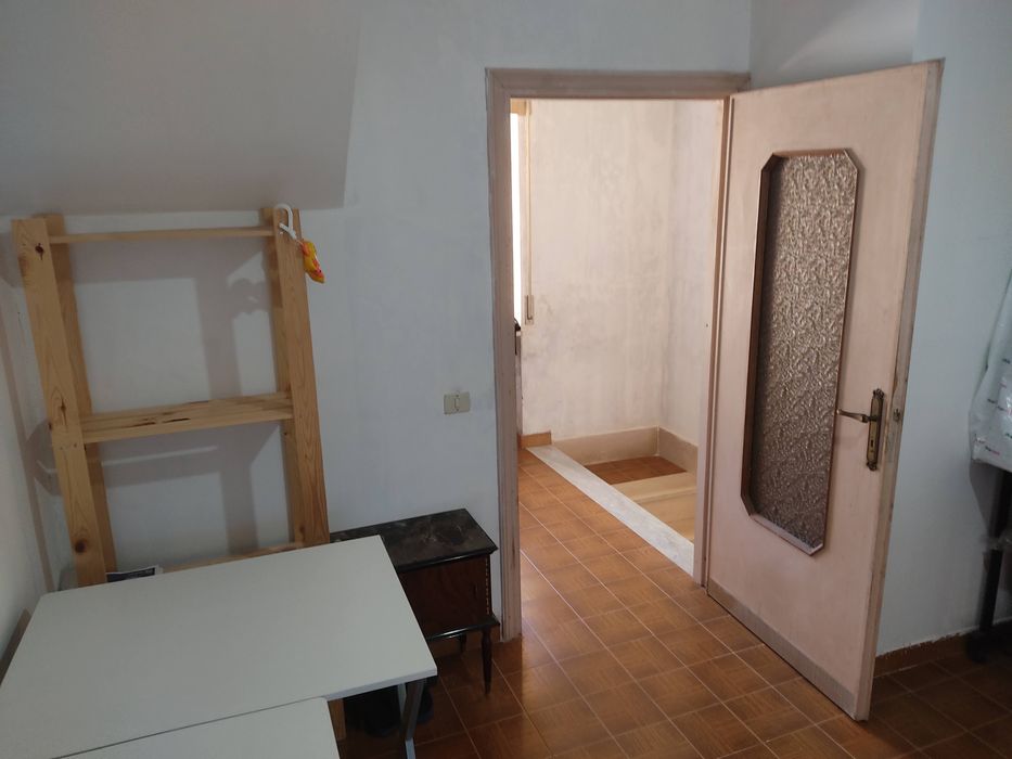 Продавам самостоятелна къща в Италия