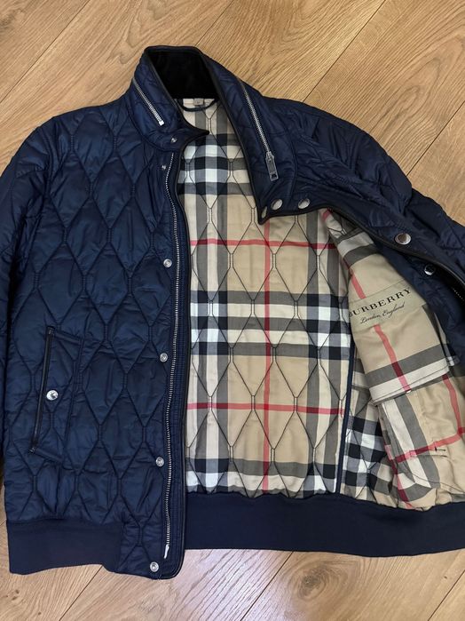 Мъжко оригинално яко Burberry- L размер