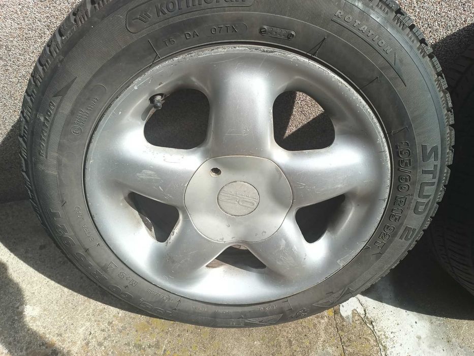 Джанти 15'' 4бр. OZ 4x100 (7Jx15H2 - ET37) със зимни гуми 195/60/15