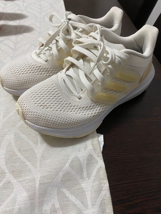 Incaltaminte purtată o singură dată