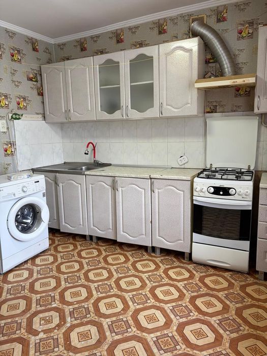 Продам 3 комн квартиру на Бензострое