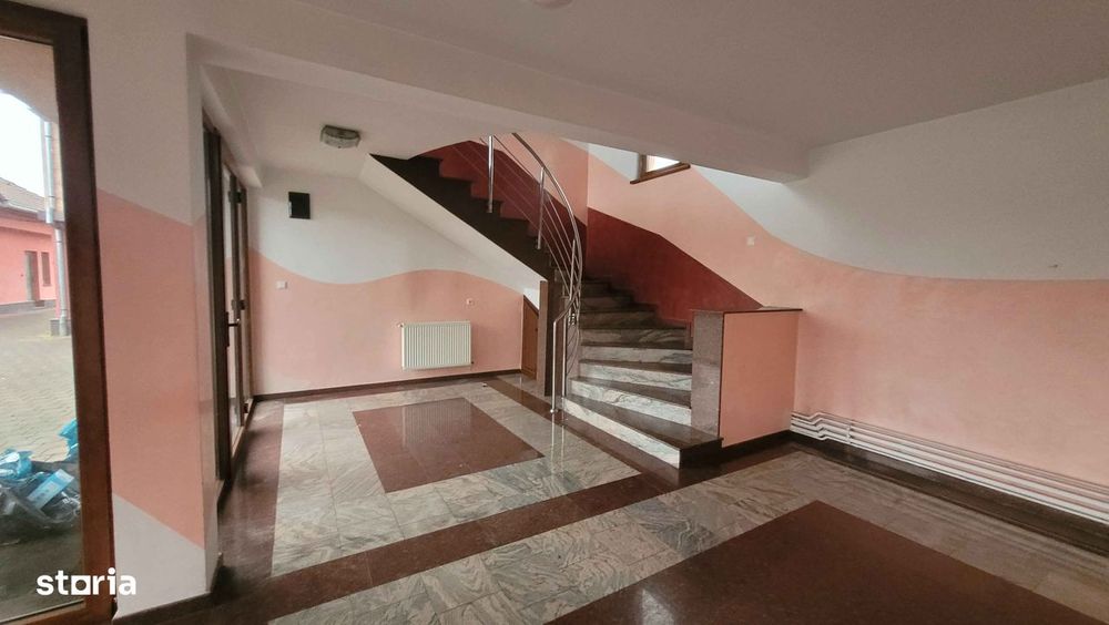 Imobil cu 3case:C1-3 nivele;C2-2nivele;C4-1 nivel;C3;C5;Piscina;Foisor