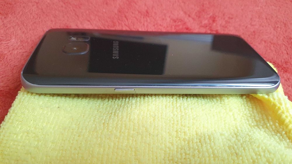 Samsung S7 foarte bine intretinut cu multe accesorii