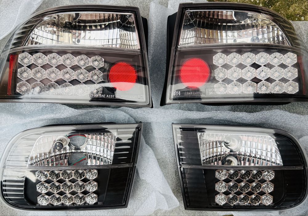 Set lampă si triple stopuri Honda Civic sedan 1996-2000. Nou