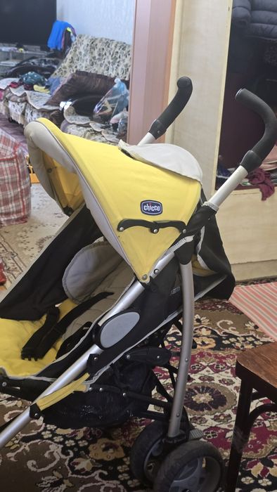 Коляска от бренда Chicco.