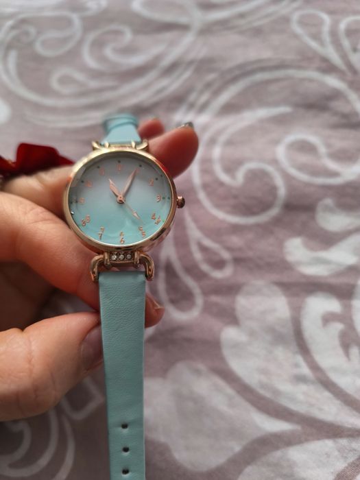 Дамски часовник, нов