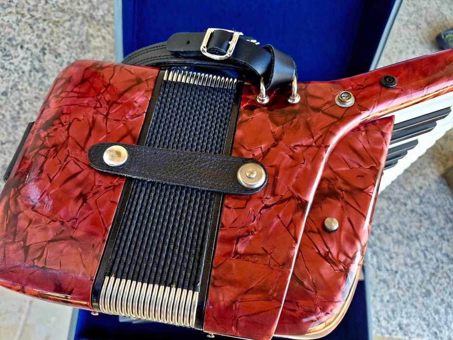 Acordeon Hohner  96 basi rosu sidefat