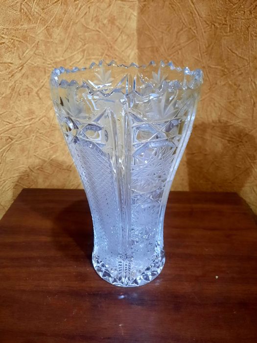 Югославский хрусталь, красивая ваза для цветов в идеальном состоянии.