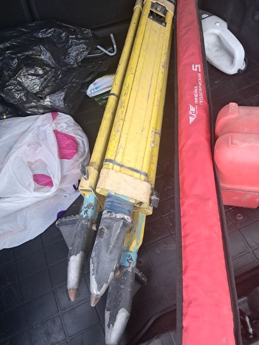 Невелир ... линейка,,, подставка,,,