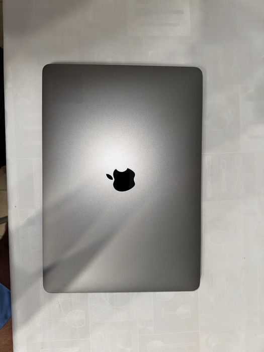 MacBook Air 13" M1 (2020), 8 ГБ / 256 ГБ, Silver