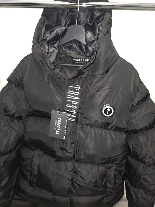 Geaca de iarnă x Trapstar   / essentials