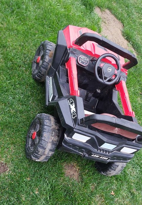 Vând mașinuța electrica copii 4x4