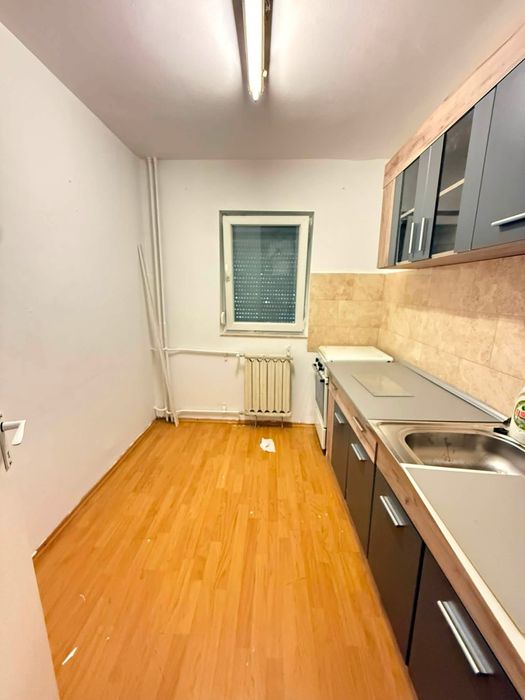 Apartament decomandat 3 camere , zona Decebal