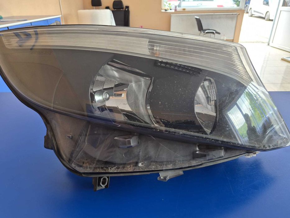 Far Mercedes  Benz  Vito Viano , an 2014, dreapta, stanga A 447 906 59 00