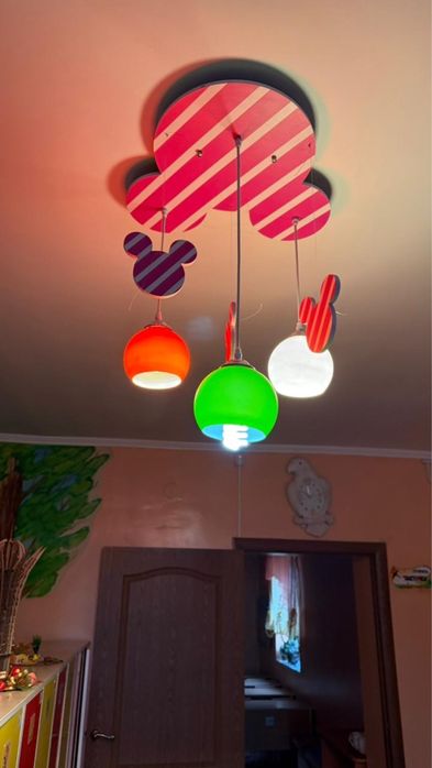 Продам б/у люстры Хорошее состояние, полностью рабочие.