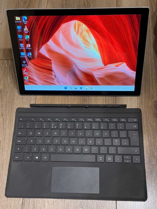 Microsoft Surface Pro 6 i5-8350U/8RAM/128SSD/UHD Graphics 620/QHD тъч