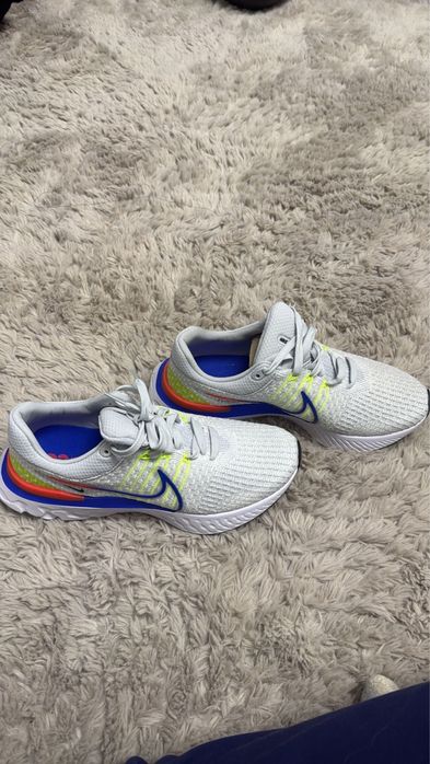 Adidasi nike nr 42.5