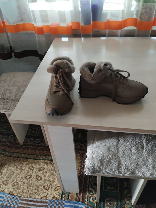 Продам зимние кроссовки