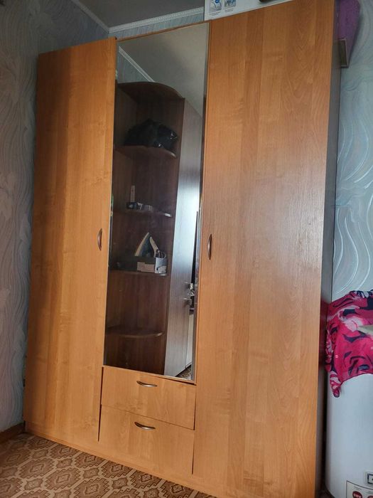 Продам шкаф , вместительный