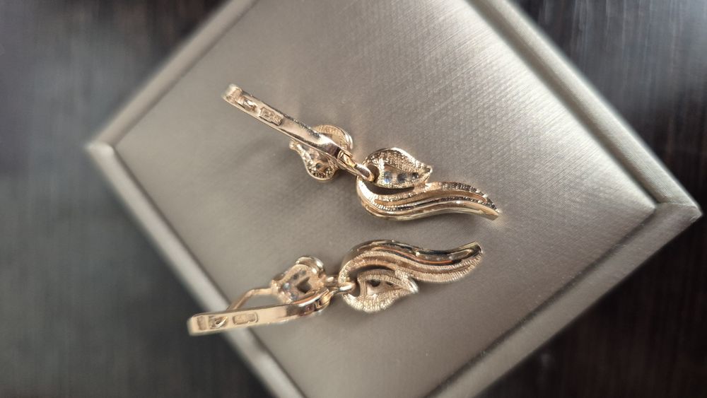 Продам золотые серьги 585 проба