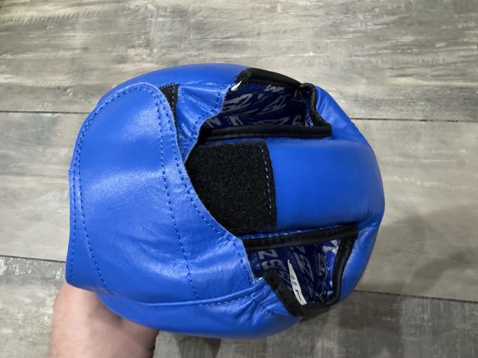 Протектори за крака и каска