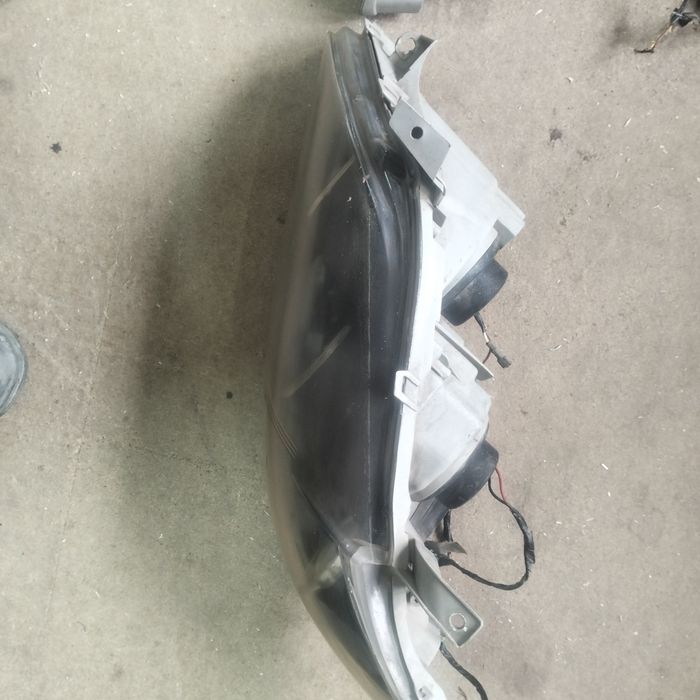 Тайота камри 40  фара