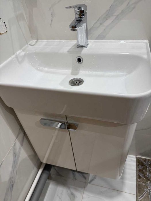 Раковины с тумбой и со смесителем Турецкая в отличном состоянии