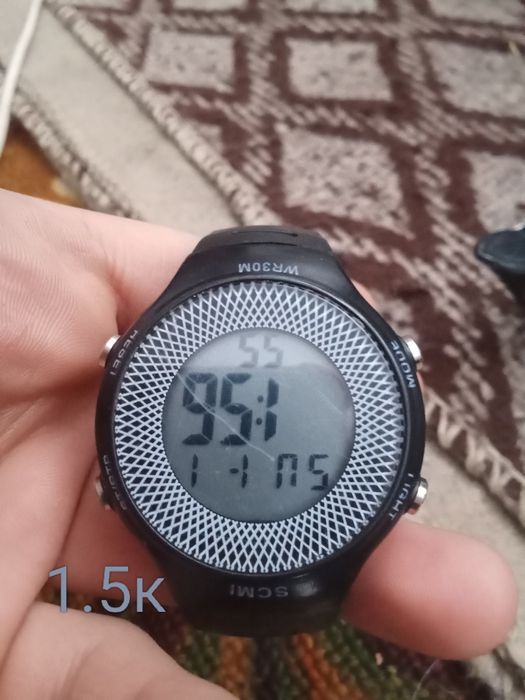 Часы хорошие работают