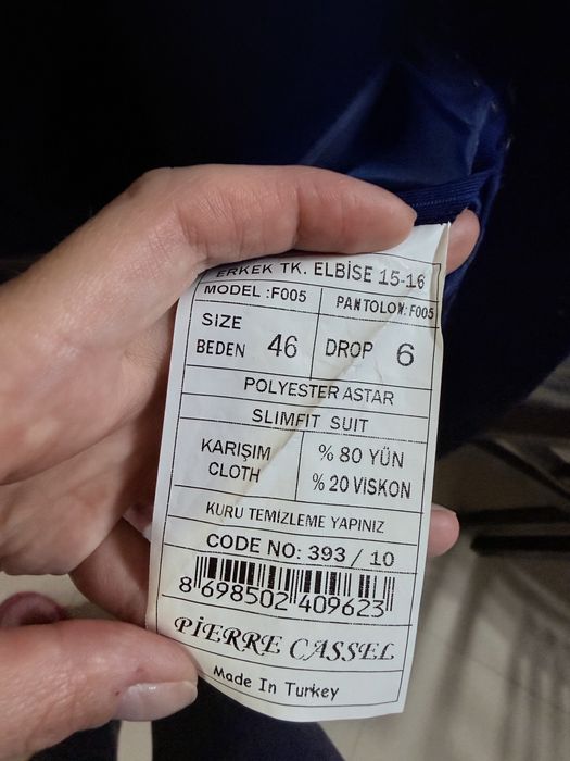 Продам два костюма