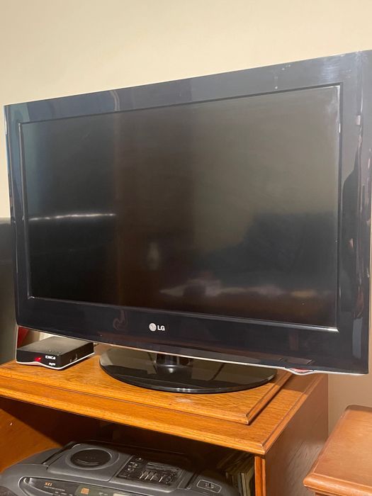 TV LG cu diagonala de 82”