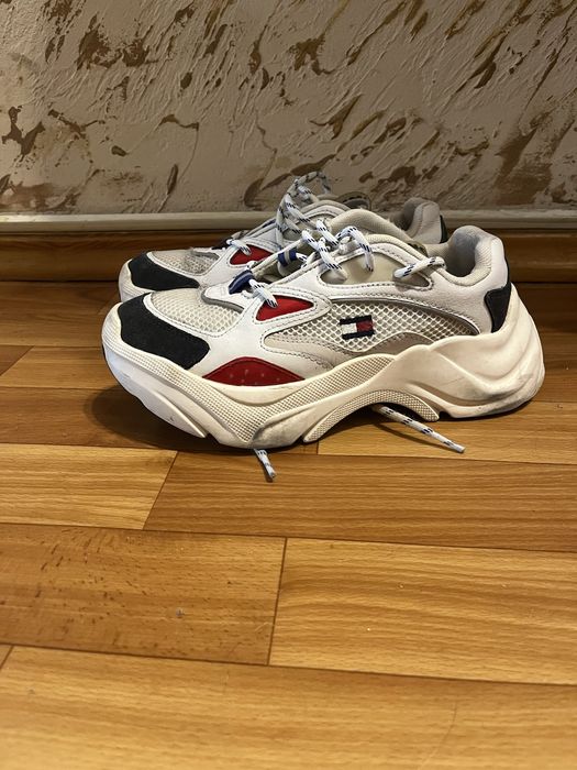 Продам подростковые кроссовки