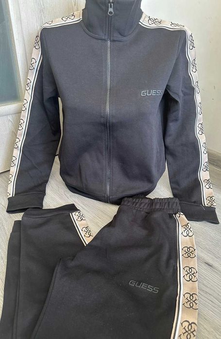 Дамски екип GUESS висок клас