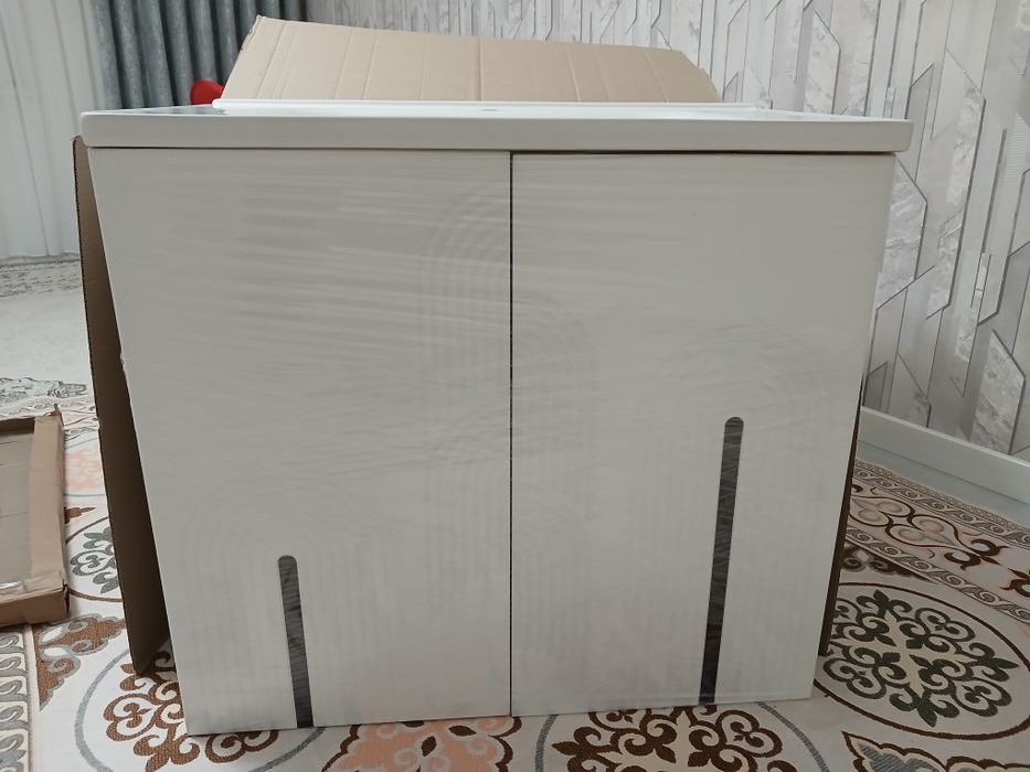 Раковина с тумбочкой