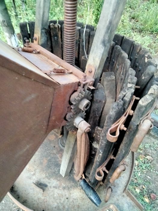 Zdrobitor și teasc struguri