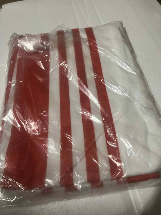 Нова хавлия на Guess