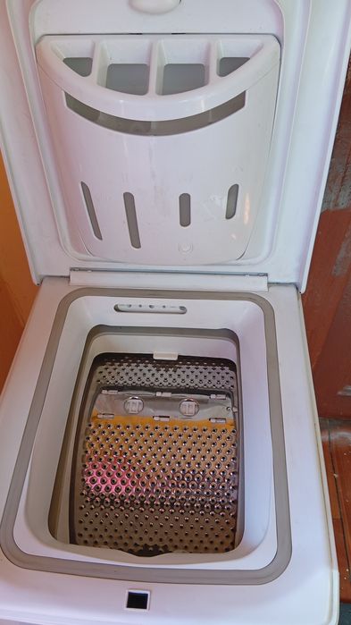 Mașina de spălat Indesit nouă capacitate 9 Kg  preț 400