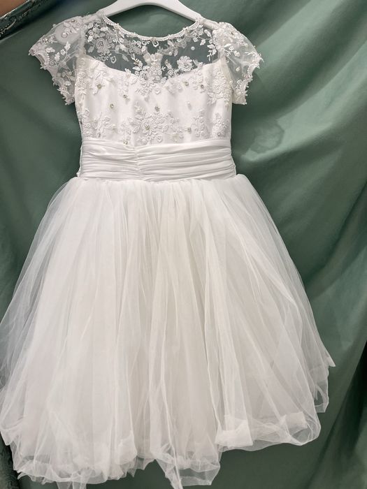 Нарядное платье белый