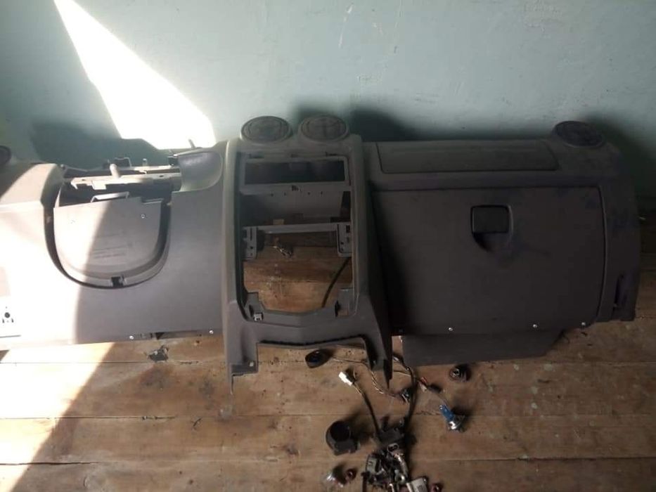 Vând piese Logan 1.4MPI an 2005