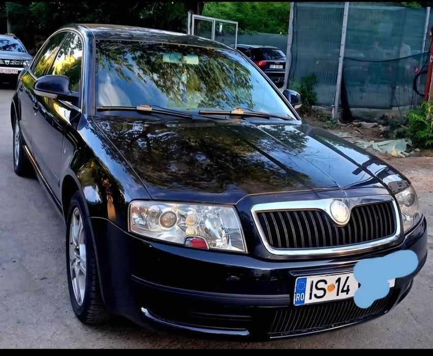 Faruri triple bară față spate capota grila Skoda superb 2007 motor 1.9